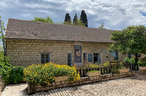 מבנה אבן יפהפה בראש פינה העתיקה, הגליל העליון