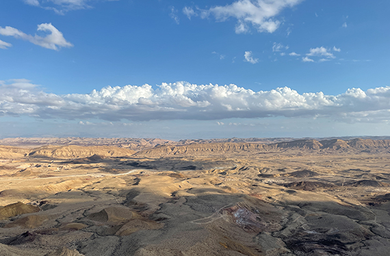 נוף המדבר כפי שנשקף מתצפית הר אבנון