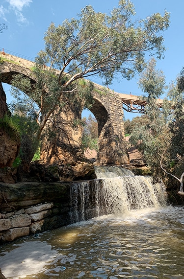 גשר קנטרה המרשים בעמק המעיינות