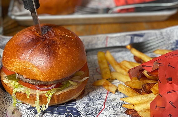 המבורגר מושלם בכביש 90 בצומת מחניים