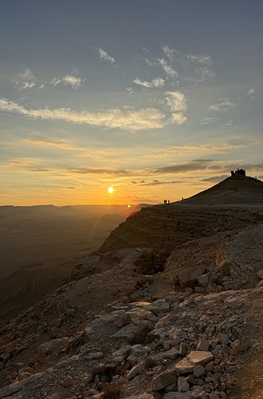 הר הגמל במצפה רמון בשעת שקיעה